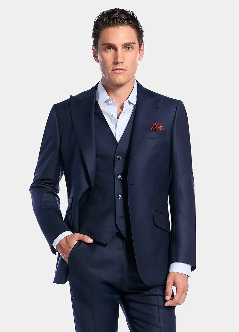 Traje hecho a la medida — detalle